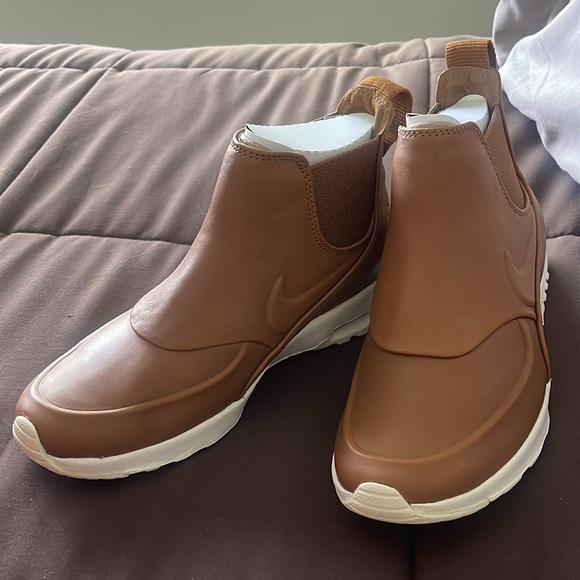 NIKE Air Max Thea Mid Women’s NEW IN BOX - Picture 1 of 3